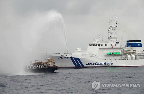 일본 정부가 지난해 외국 어선에 대한 단속 결과 배타적 경제수역(EEZ)에서 퇴거를 경고한 건수가 5,000건을 넘었다고 밝혔다. /연합뉴스