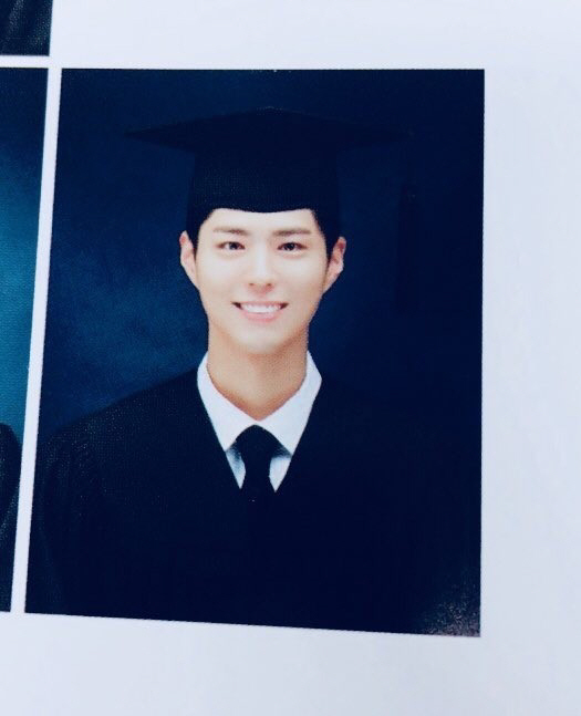 박보검 졸업 사진, 화보 못지 않은 눈부신 외모에 '감탄사 저절로'