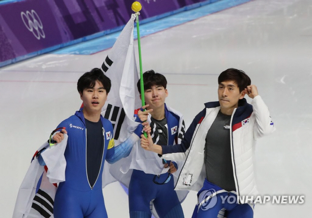 한국 남자 팀추월, 2개 대회 연속 은메달…이승훈 3회 연속 메달