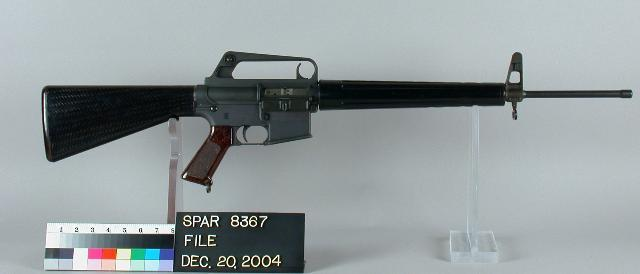 M16 소총 시리즈의 원조인 아말라이트 AR-15 소총. 62년 전인 1956년 등장 당시 ‘우주인의 총’ ‘공상과학 장난감’이라는 평가를 받았으나 자유진영을 대표하는 소총으로 자리 잡았다.