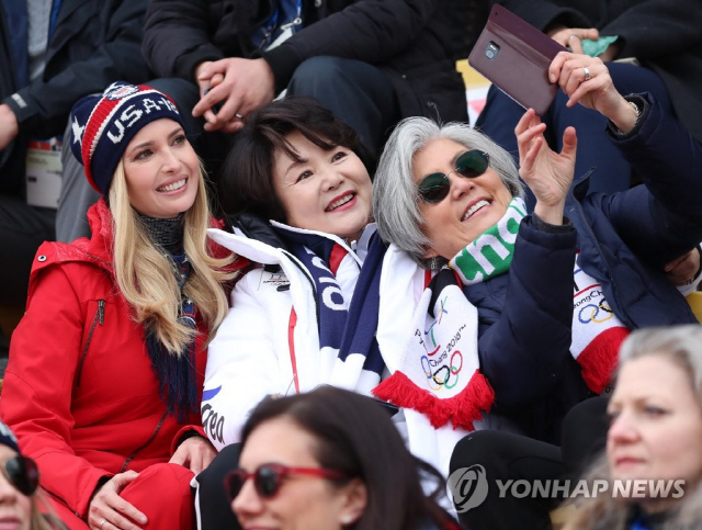 김정숙 여사·이방카·강경화 장관, 스노보드 결승 함께 관람 ‘셀카’도 찰칵! ‘훈훈’