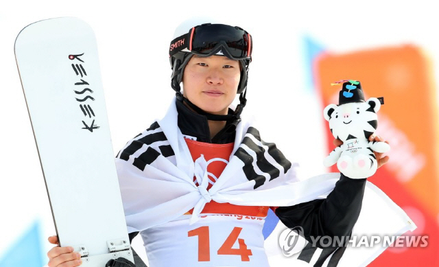 문 대통령 “이상호 선수 은메달, 우리 국민 능력에 자부심 생겨”