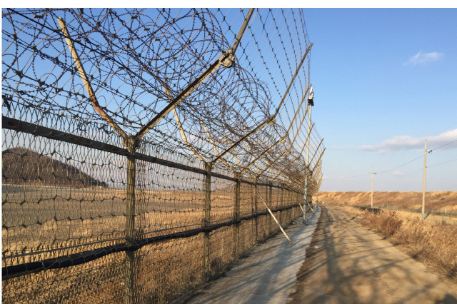 접경지역인 강화군 양사면 철산리 일대에 설치된 철책선./서울경제DB