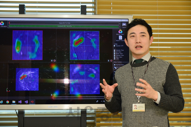 김영준 KIST 박사가 서울 성북구 KIST 본원에서 인공지능(AI)을 활용한 3차원(3D) 의료영상 자동진단·가시화 기술을 설명하고 있다. /사진제공=KIST
