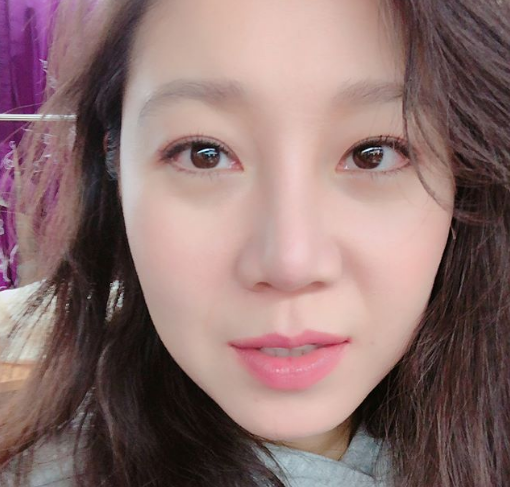 ‘도어락’ 공효진 근황, 눈부신 광채 피부 ‘화장기 옅어도 예뻐’