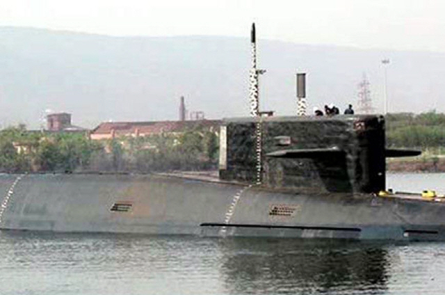 인도 해군의 ‘아리한트’급 원자력 잠수함. 배수량 6,000 톤급이다. 우리나라 해군이 원자력 잠수함을 보유한다면 배수량이 최소 3,000~4,000 톤급은 되어야 한다.