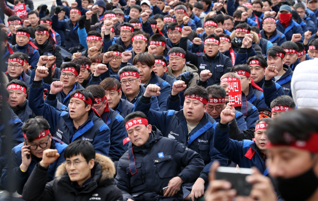 한국GM 노조 '군산공장 폐쇄 철회하라'