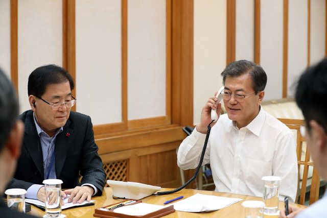 문 대통령, 트럼프와 조만간 통화할 듯...‘탐색대화’ 설득 주력