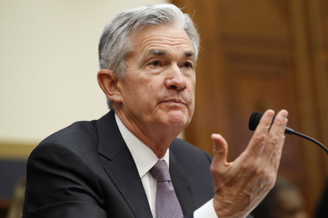 Federal Reserve Chairman Jerome Powell gestures while he testifies to the House Financial Services Committee, Tuesday, Feb. 27, 2018, in Washington. (AP Photo/Jacquelyn Martin)      <저작권자(c) 연합뉴스, 무단 전재-재배포 금지>