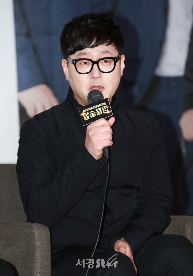 소설가 김중혁이 5일 오후 강남구 한 연회장에서 열린 히스토리 예능 프로그램 ‘말술클럽’ 제작발표회에 참석하고 있다.