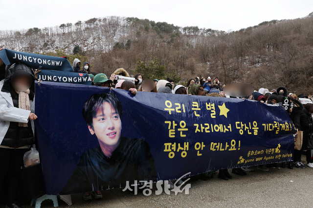 [SE★이슈] 정용화, '대학원 특혜 입학 논란→입대' 다사다난했던 두 달