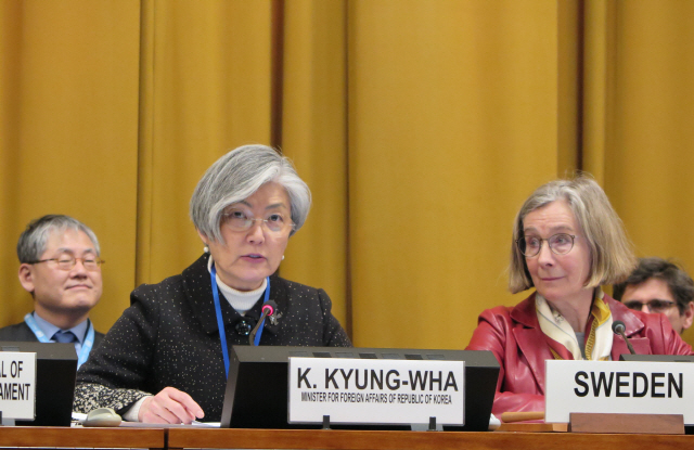 강경화 외교부 장관이 27일(현지시간) 스위스 제네바 유엔 사무국에서 열린 군축회의(Conference on Disarmament)에 참석해 발언하고 있다. /사진제공=외교부