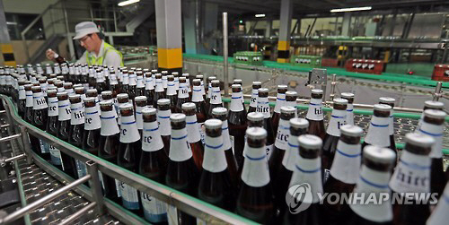 하이트 맥주 생산 라인의 모습/연합뉴스