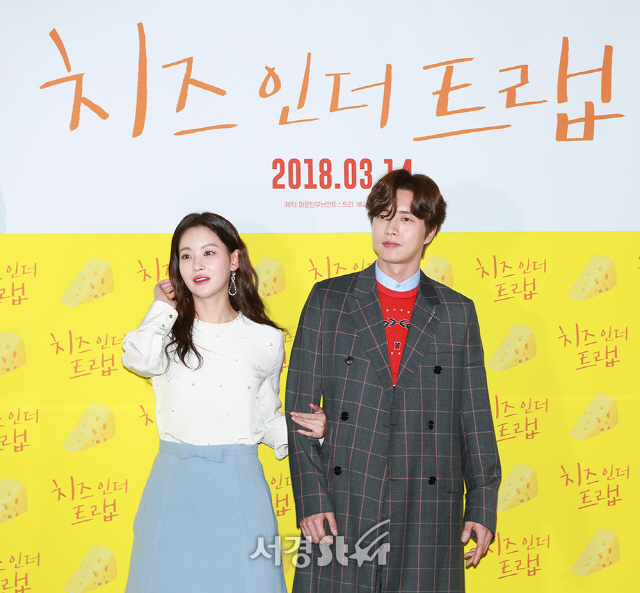 배우 오연서, 박해진이 7일 오후 서울 용산구 CGV 용산아이파크홀에서 열린 영화 ‘치즈인더트랩’ 언론시사회에 참석해 포토타임을 갖고 있다./사진=조은정 기자