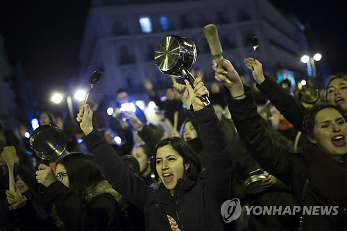 스페인 여성, ‘여성의 날’ 맞아 24시간 파업/마드리드 AP=연합뉴스