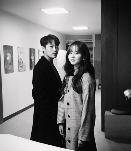 ‘라디오 로맨스’ 김소현, 윤두준과 투샷 공개...‘영화 속 한 장면 같아’