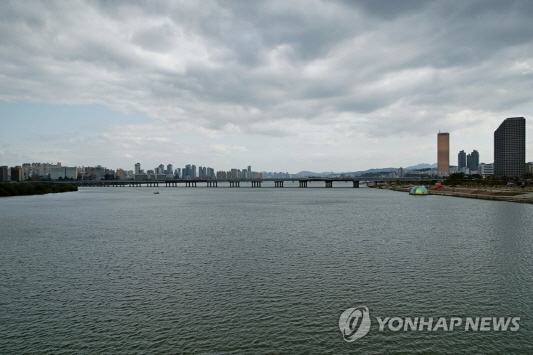 흐린날의 한강 풍경/연합뉴스