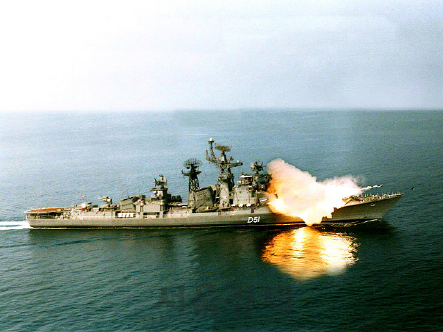 인도 해군이 수상함정에서 브라모스 초음속 대함미사일을 발사하고 있다. 인도는 다양한 제품을 구성해 해외 판촉에 나서고 있으나 베트남만 도입을 확정했다.