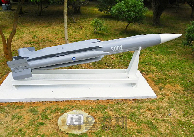 대만이 약 20년간의 연구 끝에 지난 2015년부터 각종 함정에 탑재하기 시작한 슝펑-3 미사일. 러시아의 기술도 일부 도입해 외형이 야혼트와 닮았다.
