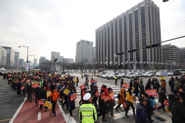 '한국GM 군산공장 폐쇄 철회하라' 전북도민 4,000여명 상경집회