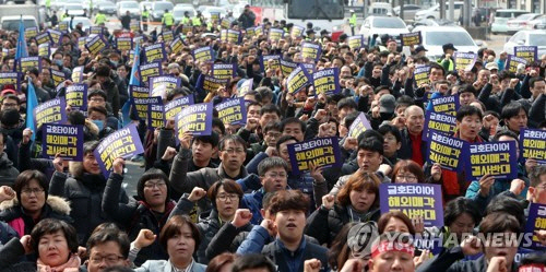 유동성 고갈로 위기를 맞은 금호타이어 사측은 “회사가 법정관리라는 최악의 경영위기에 직면해 있다”며 “노사가 갈등과 반목으로 얼마 남지 않은 골든 타임을 허비하지 말자”고 노조에 촉구했다. /연합뉴스