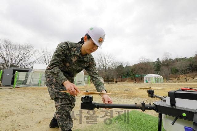 윤희영 중사, 여군 첫 드론조종사 자격증 취득