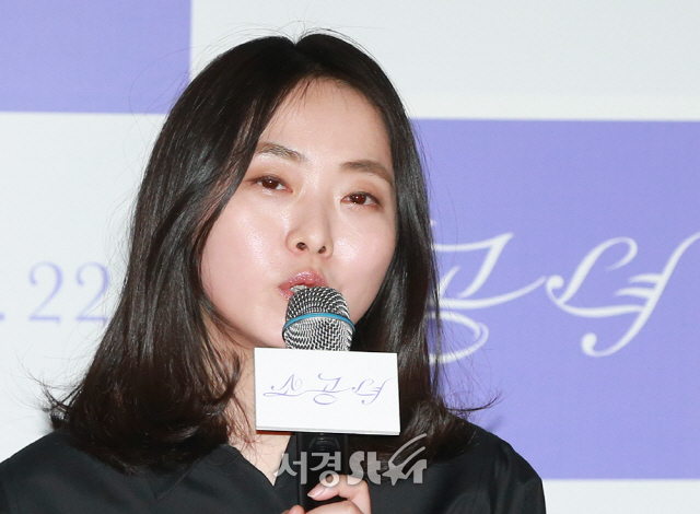 전고운 감독이 12일 오후 서울 용산구 CGV 용산아이파크몰에서 열린 영화 ‘소공녀’ 언론시사회에 참석하고 있다.