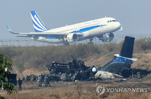 네팔 여객기추락 사망자 51명으로 늘어…방글라 ‘애도의 날’ 선포