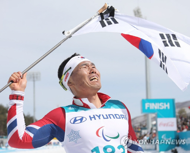 신의현, ‘크로스컨트리’서 한국 동계패럴림픽 사상 첫 금메달 ‘뜨거운 눈물’