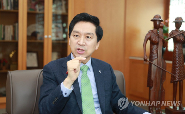 김기현 울산시장, 시청 압수수색에 “선거 앞둔 정치적 의도 의심”
