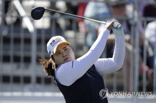 박인비는 19일(한국시간) 미국 애리조나주 피닉스의 와일드 파이어 골프클럽에서 열린 LPGA 투어 뱅크 오브 호프 파운더스컵(총상금 150만 달러)에서 최종합계 19언더파 269타로 우승했다. /AP=연합뉴스