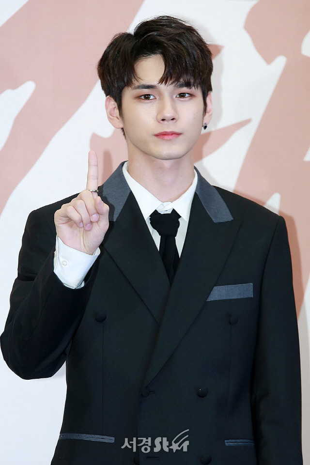 워너원 옹성우, '빠져들 것 같은 옹비드의 눈빛' (기자간담회)