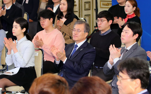 [고용정책 어디서 구멍 났나] '정규직 전환 정책·신규출점 규제에...더 뽑고 싶어도 못뽑아'