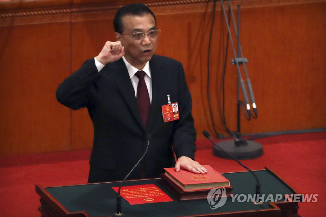 (속보) 리커창 '올 상반기 中日韓 정상회담 적극 고려 중'