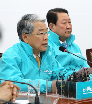 野 개헌연대 가시화…한국당 ‘4당 공동대응’ 제안