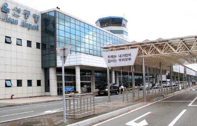 보안검색 없이 홍준표 일행 탑승시킨 공항관계자 경찰 수사