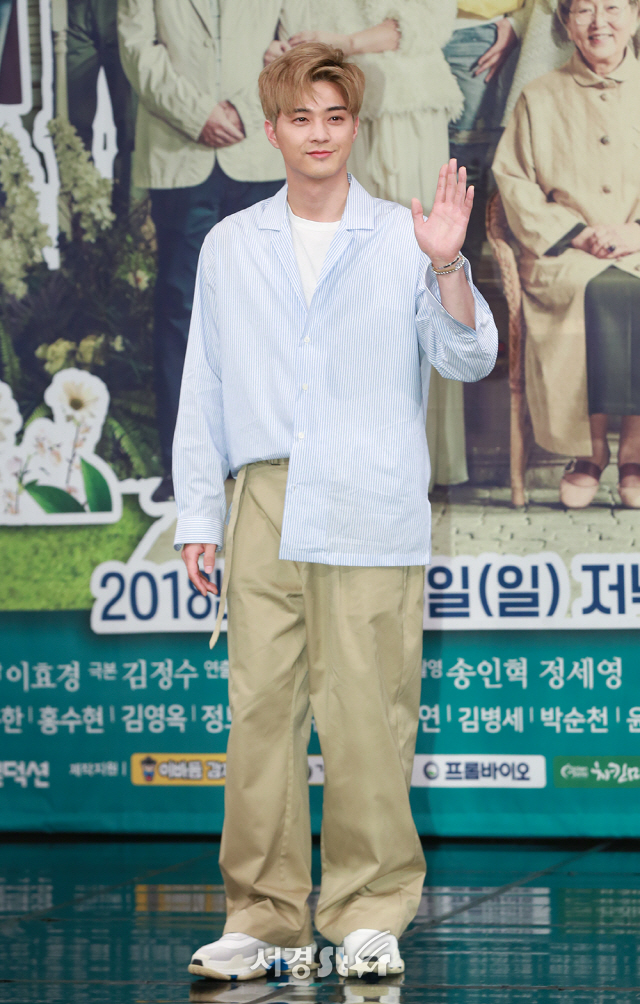 배우 김지훈이 23일 오후 서울 마포구 상암 MBC 골든마우스홀에서 열린 MBC UHD 새 주말드라마 ‘부잣집 아들’ 제작발표회에 참석해 포토타임을 갖고 있다.