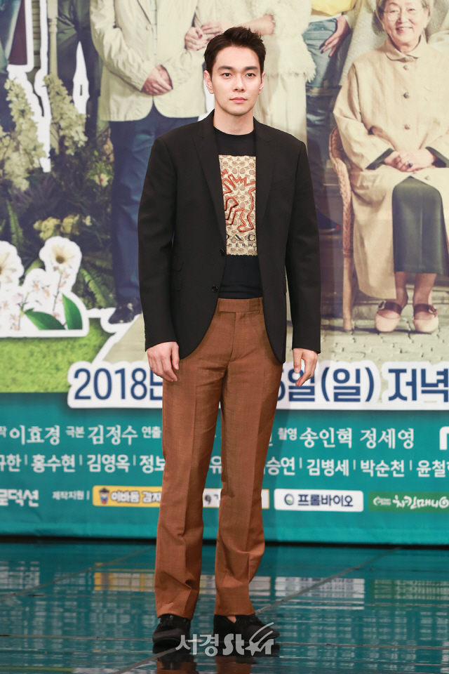 배우 이규한이 23일 오후 서울 마포구 상암 MBC 골든마우스홀에서 열린 MBC UHD 새 주말드라마 ‘부잣집 아들’ 제작발표회에 참석해 포토타임을 갖고 있다.