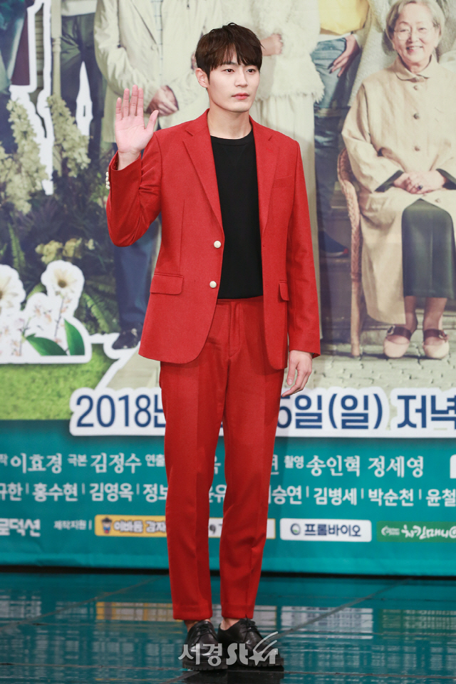 배우 이창엽이 23일 오후 서울 마포구 상암 MBC 골든마우스홀에서 열린 MBC UHD 새 주말드라마 ‘부잣집 아들’ 제작발표회에 참석해 포토타임을 갖고 있다.