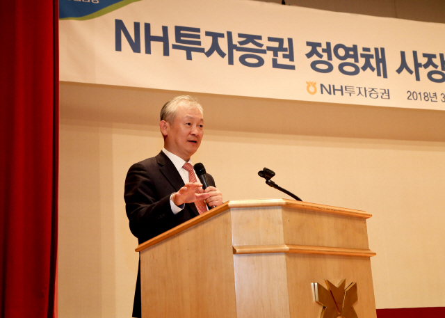 정영채 NH투자증권 사장이 23일 서울 여의도 NH투자증권 본사에서 열린 취임 기자간담회에서 증권 업종 수익의 변화에 대해 설명하고있다. /사진제공=NH투자증권