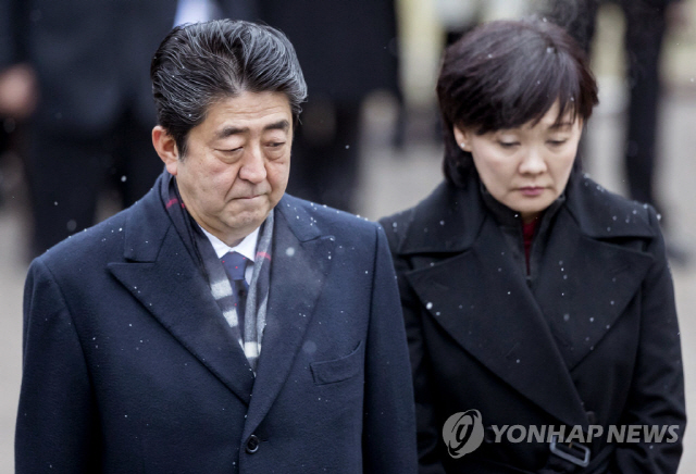 아베 신조 총리 부부에 협박 엽서 “아베 부부 해치겠다” 이번이 두번째