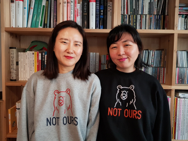 ‘동물 착취 없는 지속가능한 패션’을 지향하는 낫아워스의 박진영(오른쪽) 대표와 신하나 대표.