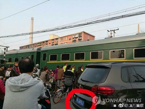 베이징 건널목에서 목격된 북한 열차 추정 기차 /연합뉴스