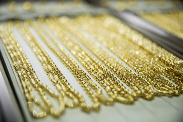 세계 최대 보석업체인 중국 초우타이푹의 금 목걸이/블룸버그