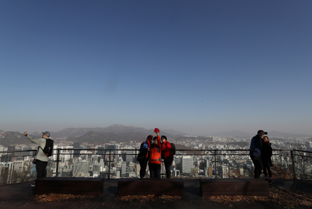 오전까지 미세먼지 '나쁨'…밤부터는 황사 몰려온다