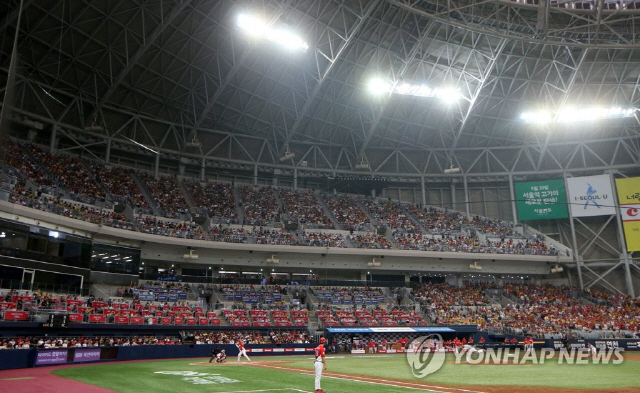 고척 스카이돔서 프로야구 관람하던 남성, 심정지로 사망