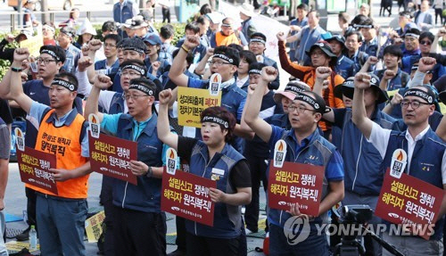 ‘노조할 권리 쟁취’ 구호 외치는 공무원노조 /연합뉴스 자료사진