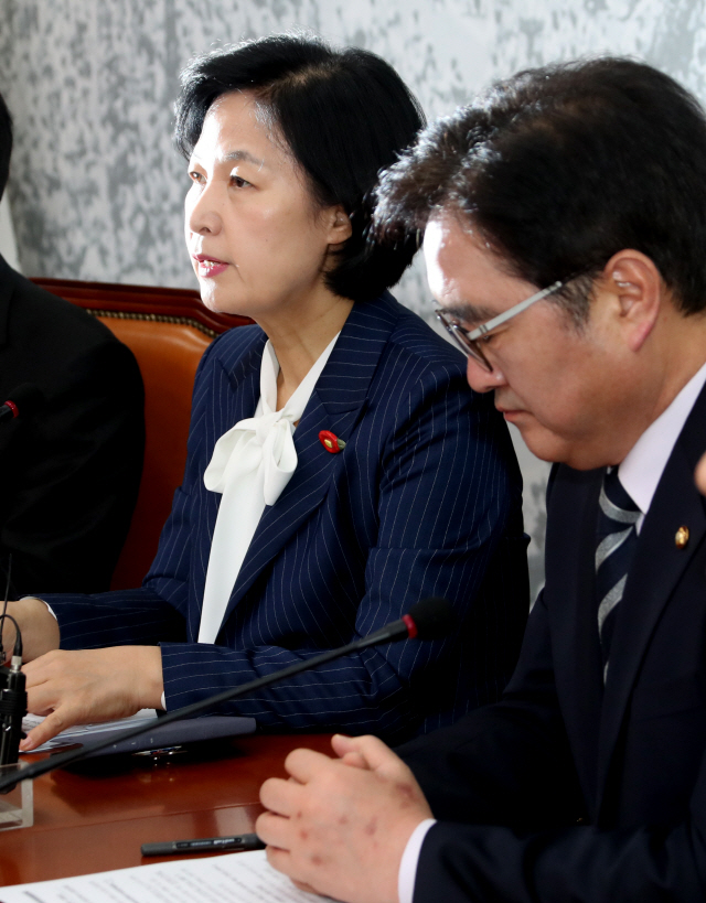 추미애 더불어민주당 대표와 우원식 원내대표가 30일 국회에서 열린 최고위원회의에서 발언하고 있다. /연합뉴스