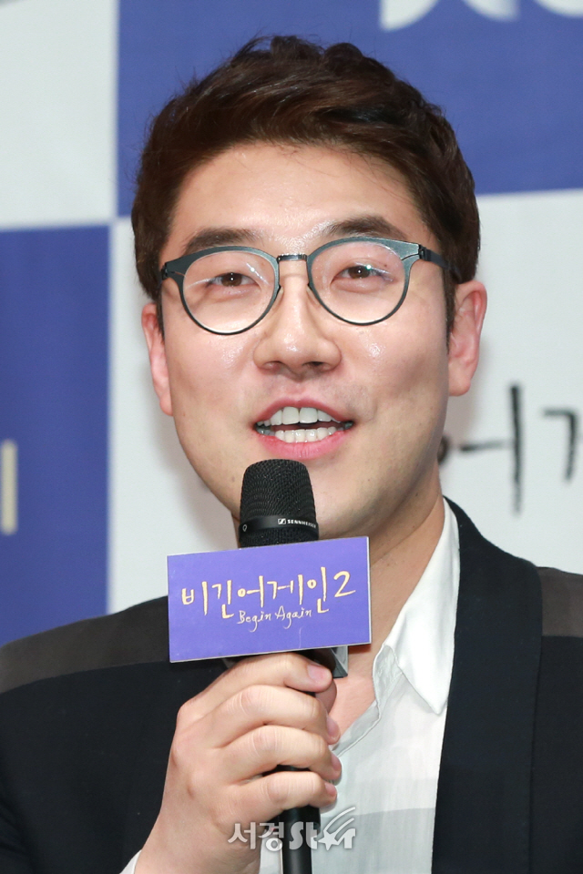 송광종PD가 30일 오후 서울 마포구 JTBC 사옥 JTBC 홀에서 열린 JTBC 예능프로그램 ‘비긴어게인2’ 제작발표회에 참석해 인사말을 하고 있다.