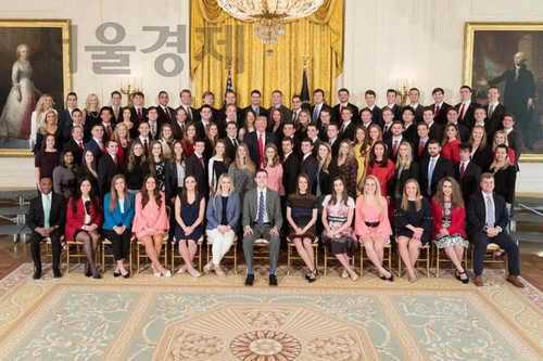 2018년 봄 백악관 인턴사원 단체 사진/출처=백악관